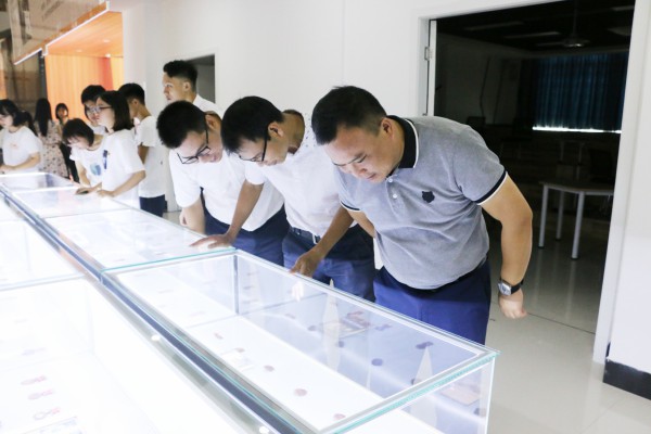 师生参观不惑青春英雄精神体验传承基地