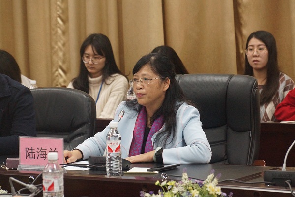 陆海兰老师发表讲话.jpg