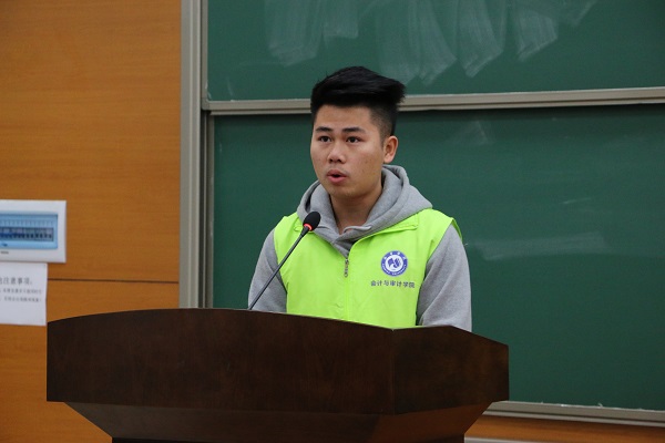优秀实践项目代表易裕懋发言1.jpg