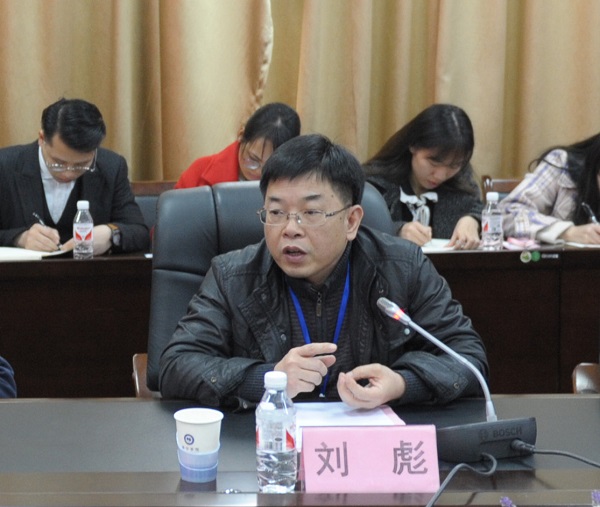 校党委书记刘彪在作讲话.jpg