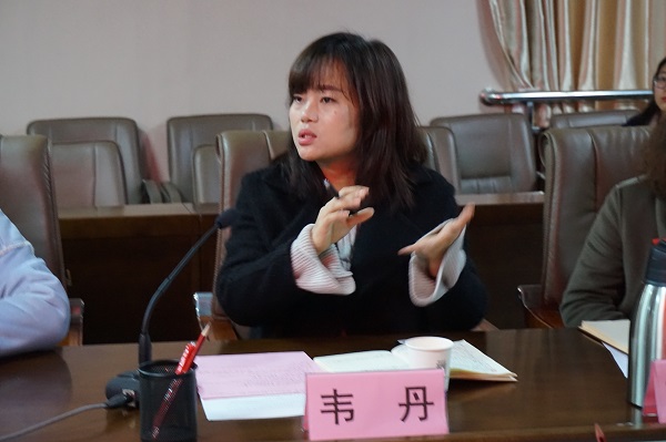 信息工程学院辅导员韦丹老师发言1.jpg