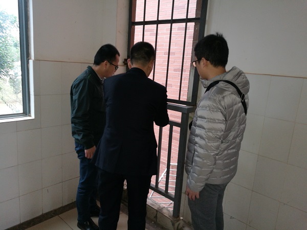 学工处韦超才副处长带队现场查看1.jpg