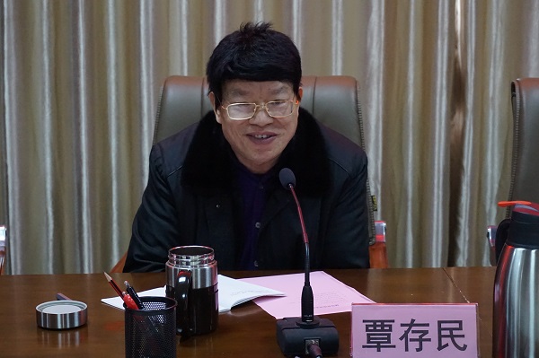 校党委覃存民副书记作讲话.jpg